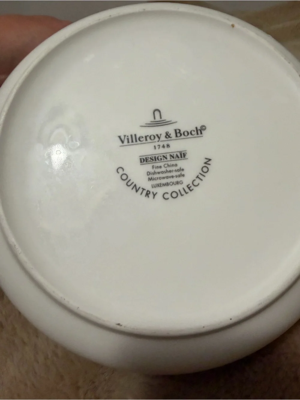 Villeroy & Boch Design Naïf Cream Round Vegetable Bowl Duck Countryside Design